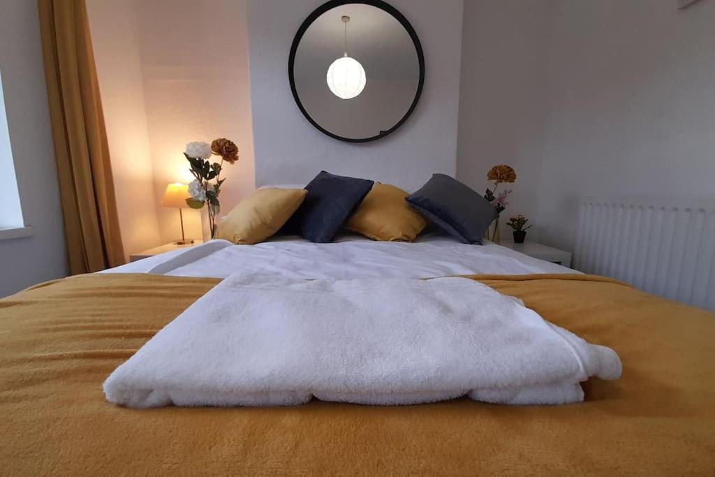 Spacious 4 Bedroom, Free Netflix, Central Location Кардифф Экстерьер фото