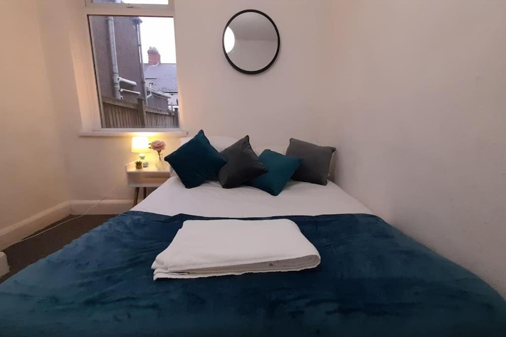 Spacious 4 Bedroom, Free Netflix, Central Location Кардифф Экстерьер фото