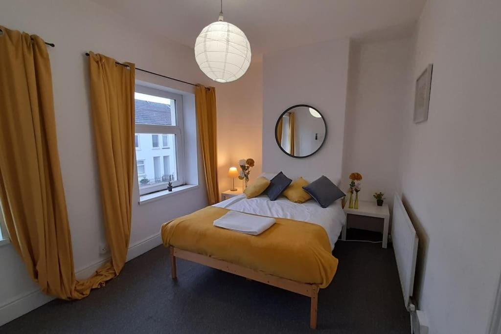 Spacious 4 Bedroom, Free Netflix, Central Location Кардифф Экстерьер фото