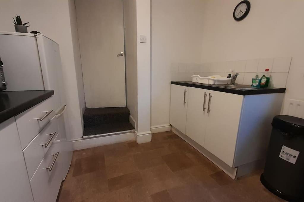 Spacious 4 Bedroom, Free Netflix, Central Location Кардифф Экстерьер фото