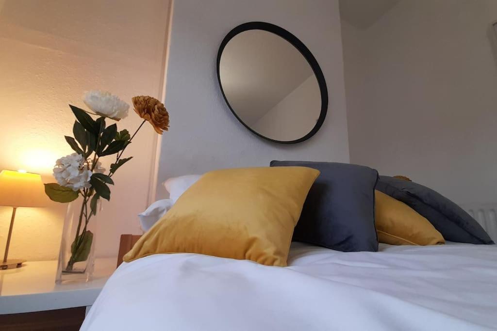 Spacious 4 Bedroom, Free Netflix, Central Location Кардифф Экстерьер фото