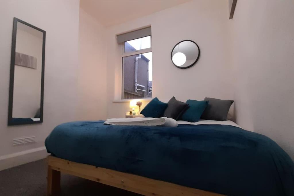 Spacious 4 Bedroom, Free Netflix, Central Location Кардифф Экстерьер фото