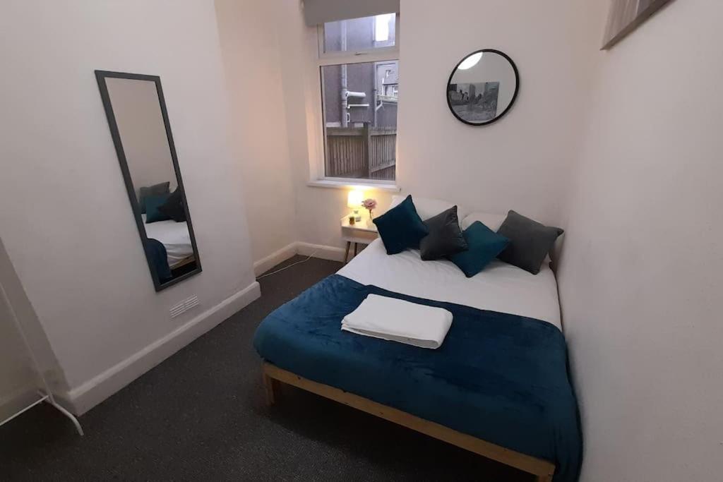 Spacious 4 Bedroom, Free Netflix, Central Location Кардифф Экстерьер фото