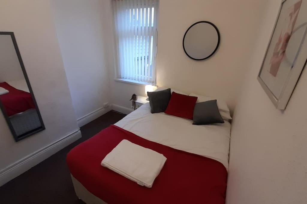 Spacious 4 Bedroom, Free Netflix, Central Location Кардифф Экстерьер фото